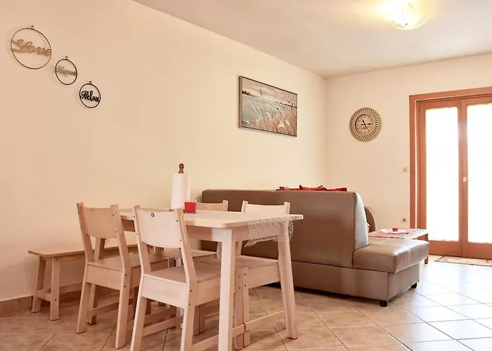 Vabriga Family Apartment With Pool