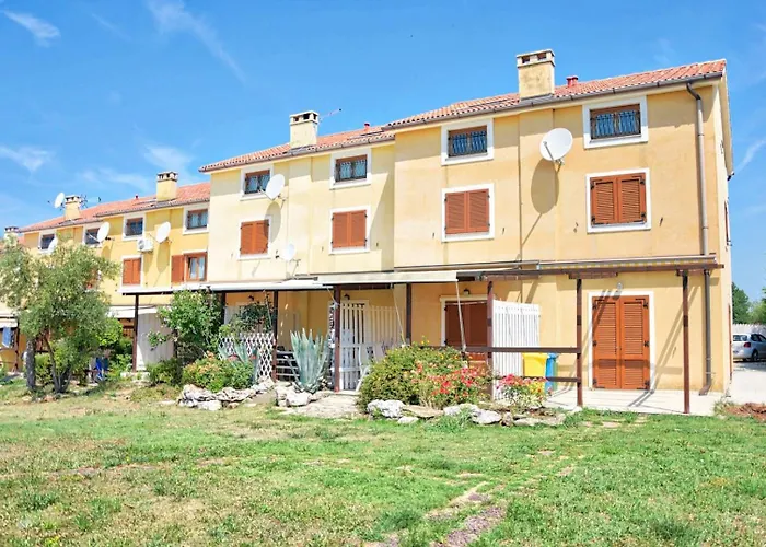 Vabriga Family Apartment With Pool